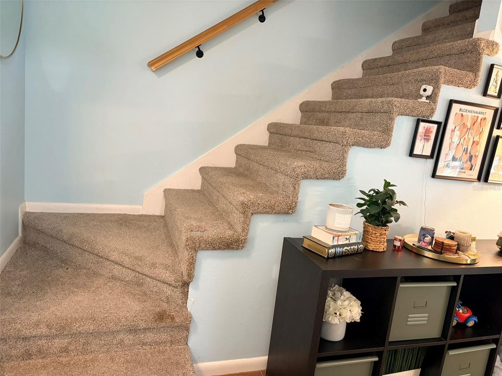 Image 8 of property listing at 16302 RAMBLING VINE DRIVE W, Tampa, FL 33624