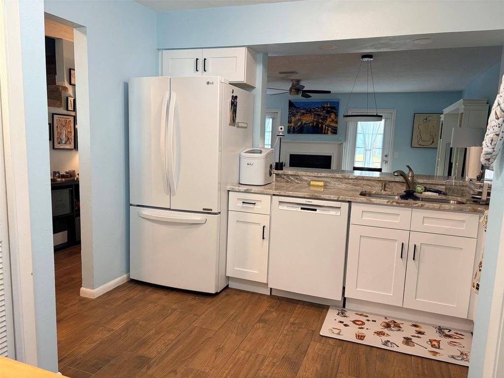 Image 10 of property listing at 16302 RAMBLING VINE DRIVE W, Tampa, FL 33624