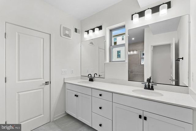 43841 VENETIAN SQ, Ashburn, VA 20147