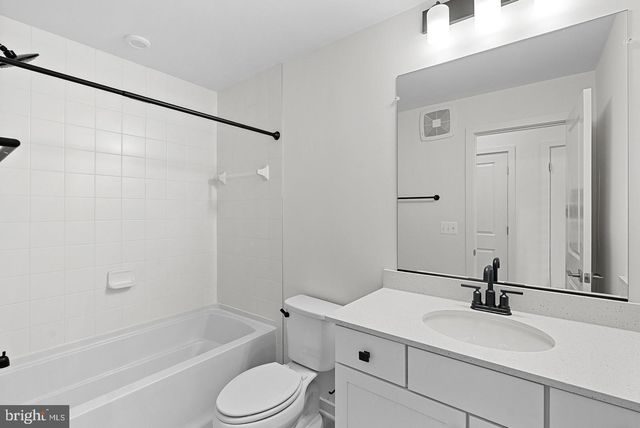 43841 VENETIAN SQ, Ashburn, VA 20147