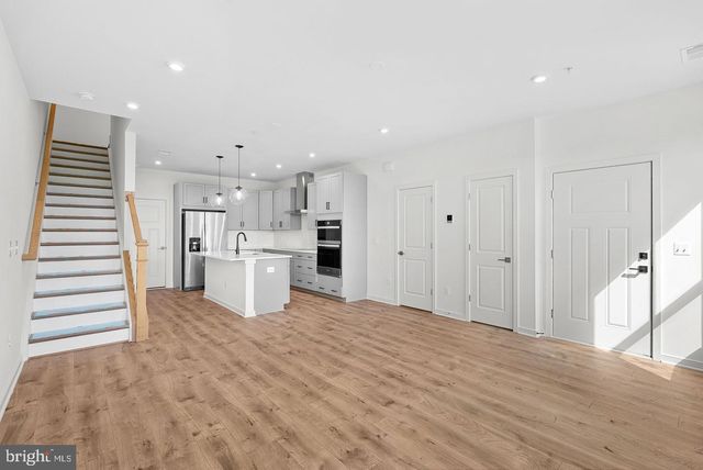 43841 VENETIAN SQ, Ashburn, VA 20147