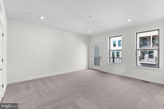 43841 VENETIAN SQ, Ashburn, VA 20147
