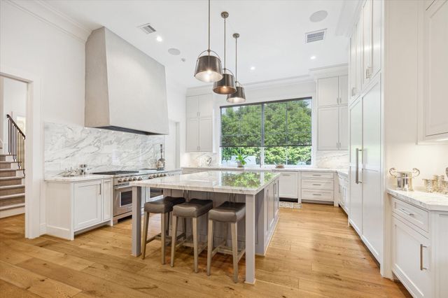 2116 Looscan Lane, Houston, TX 77019