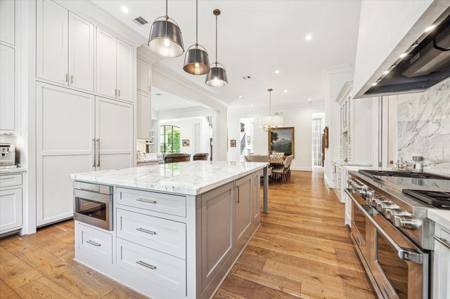 2116 Looscan Lane, Houston, TX 77019