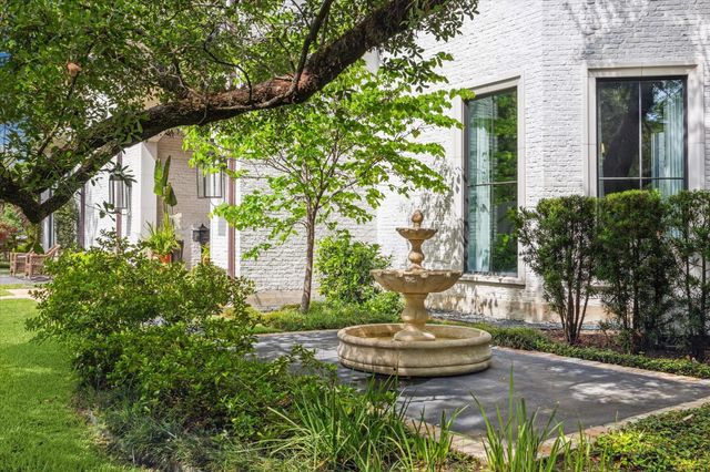 2116 Looscan Lane, Houston, TX 77019