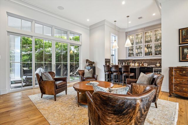 2116 Looscan Lane, Houston, TX 77019