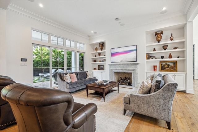 2116 Looscan Lane, Houston, TX 77019