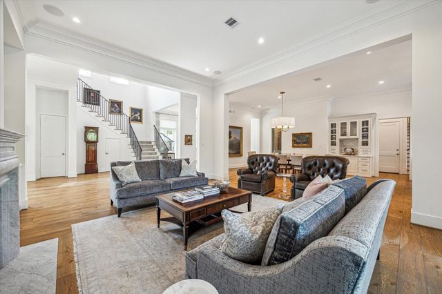 2116 Looscan Lane, Houston, TX 77019