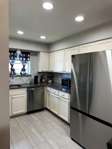1 E Mountain Lane 33, Grand Prairie, TX 75052