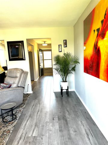 1 E Mountain Lane 33, Grand Prairie, TX 75052