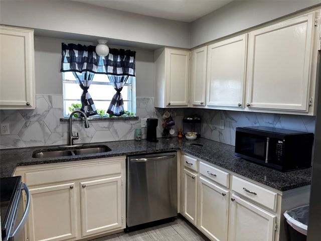 1 E Mountain Lane 33, Grand Prairie, TX 75052
