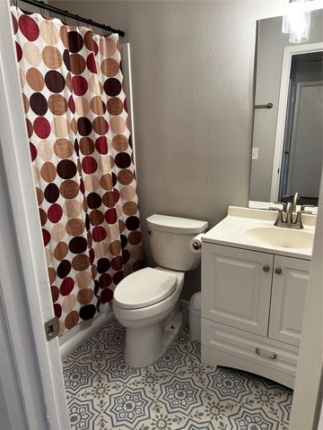 1 E Mountain Lane 33, Grand Prairie, TX 75052