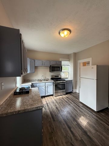 1401 W Elm Street, Bloomington, IL 61701