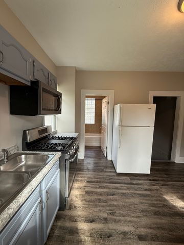 1401 W Elm Street, Bloomington, IL 61701