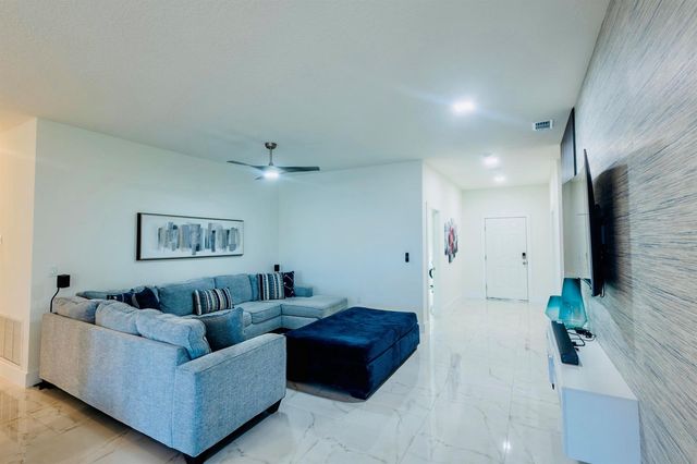 2149 SW Susset Lane, Port St. Lucie, FL 34953