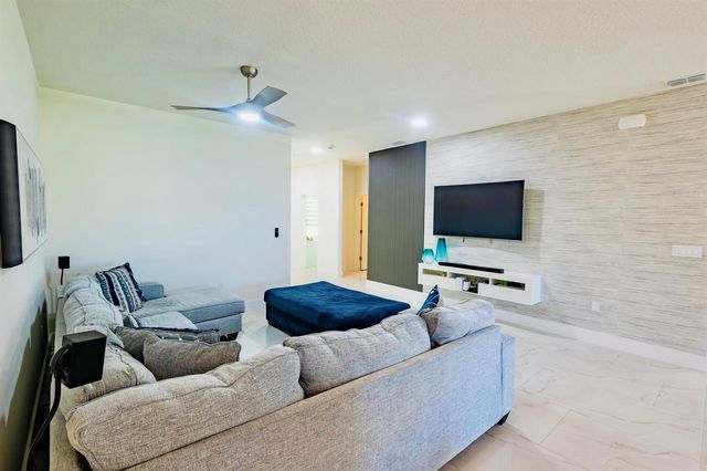 2149 SW Susset Lane, Port St. Lucie, FL 34953