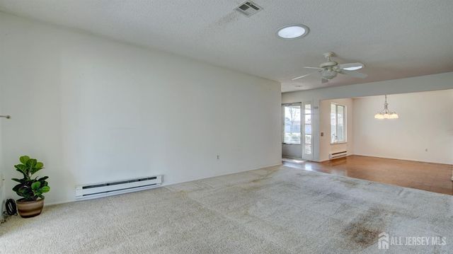 370-B Duranta Plaza, Monroe, NJ 08831