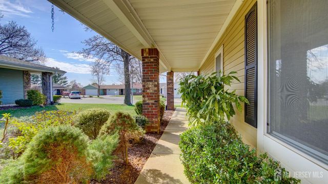 370-B Duranta Plaza, Monroe, NJ 08831