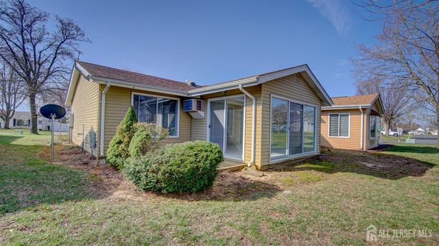 370-B Duranta Plaza, Monroe, NJ 08831