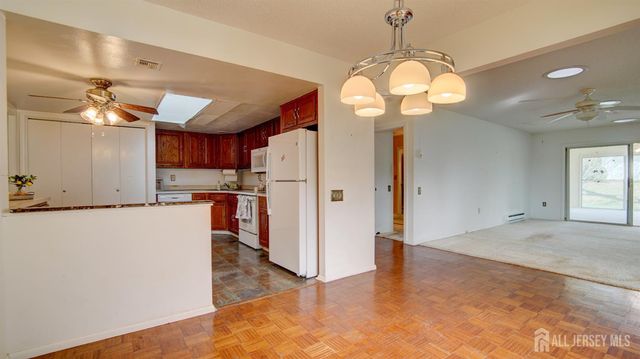 370-B Duranta Plaza, Monroe, NJ 08831