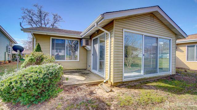 370-B Duranta Plaza, Monroe, NJ 08831