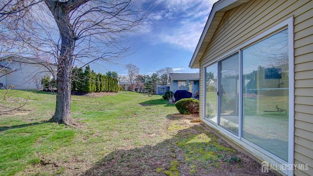 370-B Duranta Plaza, Monroe, NJ 08831