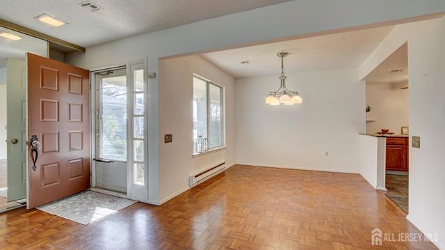 370-B Duranta Plaza, Monroe, NJ 08831