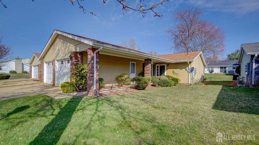 370-B Duranta Plaza, Monroe, NJ 08831