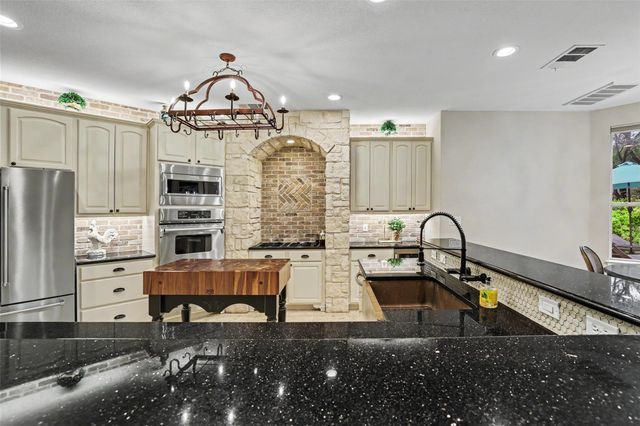 507 Champions DR, Georgetown, TX 78628