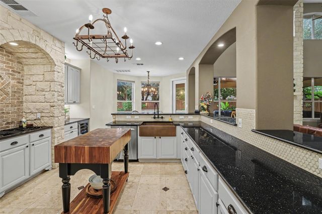 507 Champions DR, Georgetown, TX 78628