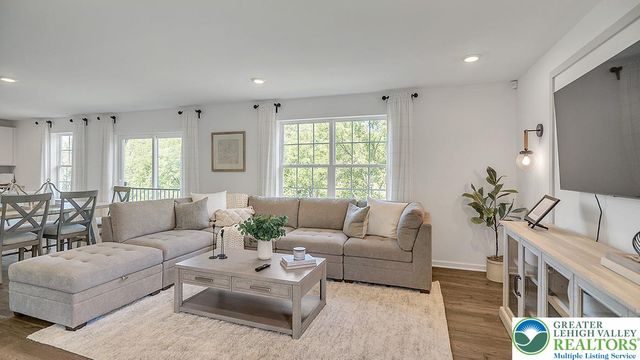 111 Winding Road, Forks Twp, PA 18040