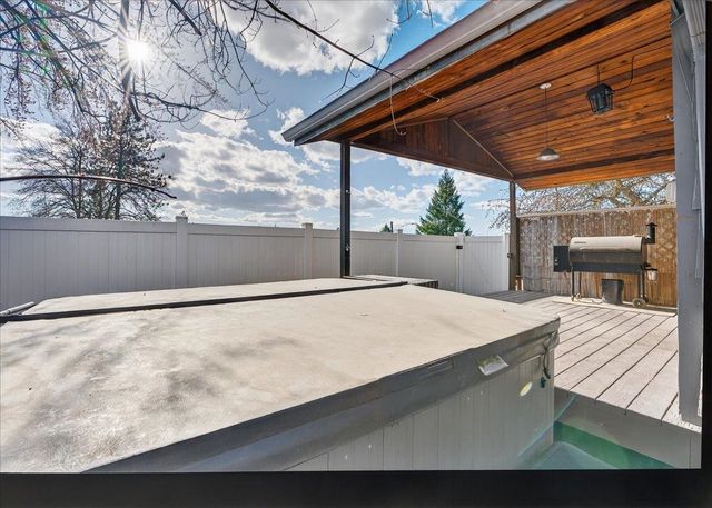 6202 N Winston Dr, Spokane, WA 99205