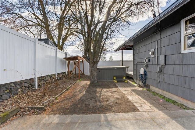 6202 N Winston Dr, Spokane, WA 99205