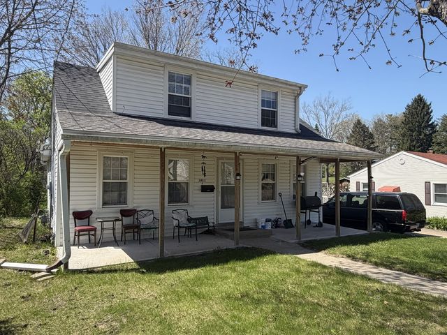 1611 Eastmoreland Avenue, Rockford, IL 61108