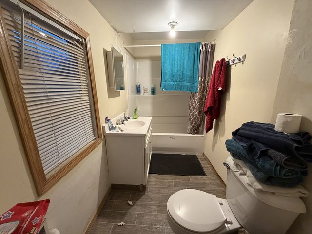 1611 Eastmoreland Avenue, Rockford, IL 61108