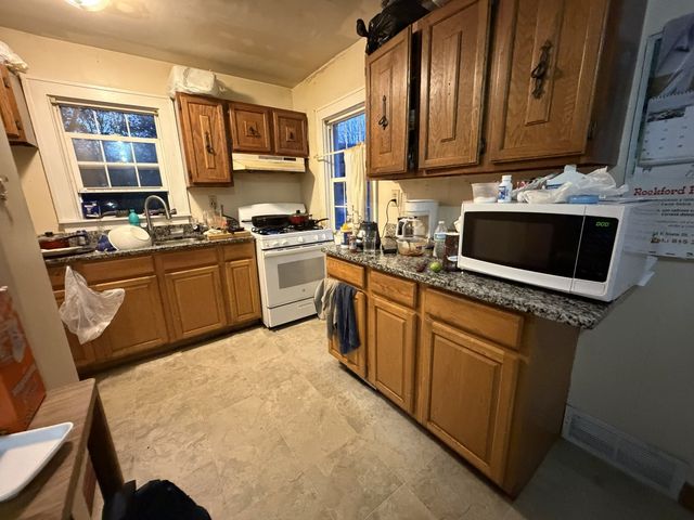 1611 Eastmoreland Avenue, Rockford, IL 61108