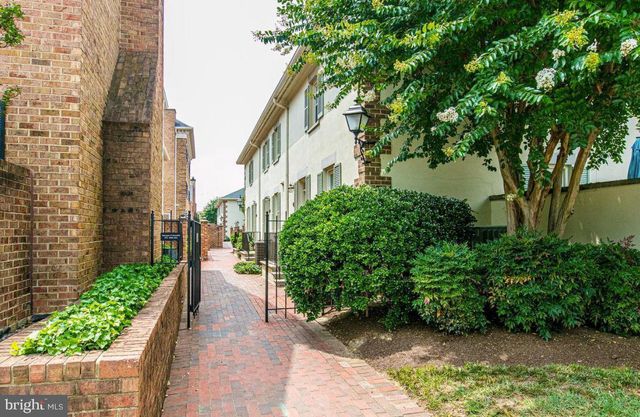 982 N ROYAL ST, Alexandria, VA 22314