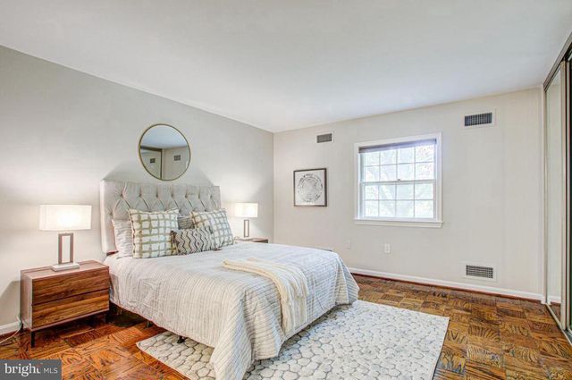 982 N ROYAL ST, Alexandria, VA 22314