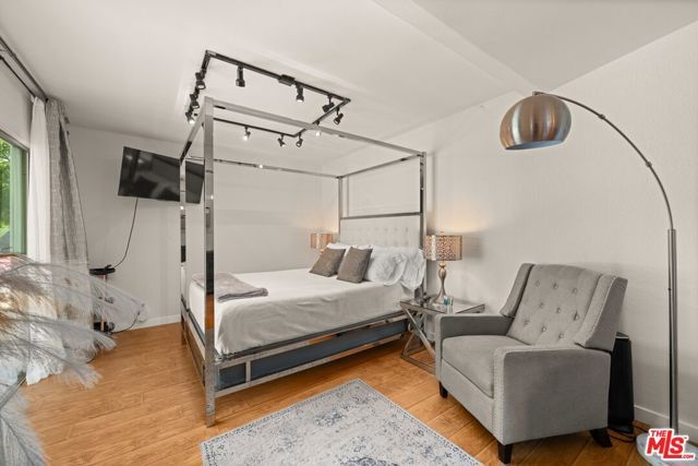 22621 Dolorosa Street, Woodland Hills (los Angeles), CA 91367