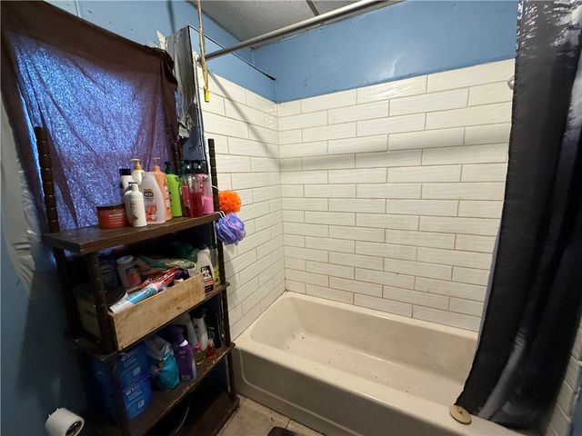 122 W Quarry St, City Of But Sw, PA 16001