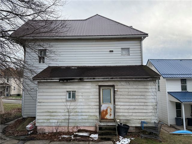 122 W Quarry St, City Of But Sw, PA 16001