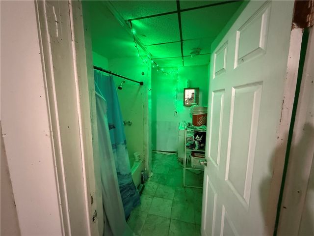 122 W Quarry St, City Of But Sw, PA 16001