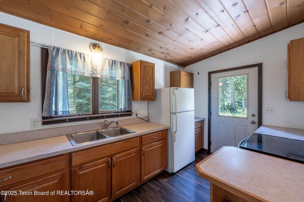 6255 W HECK-OF-A-HILL Road, Wilson, WY 83014 photo 10