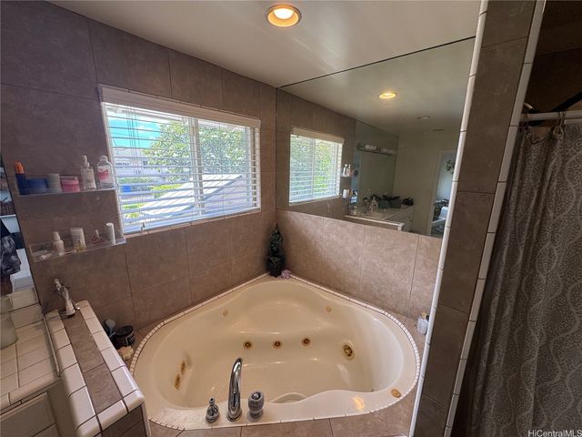 1541 Palolo Avenue A, Honolulu, HI 96816