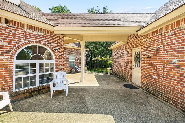 1201 Mills Pointe Dr, Zachary, LA 70791