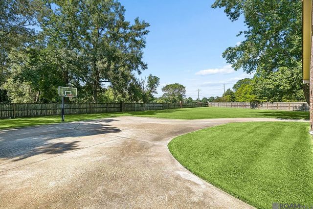 1201 Mills Pointe Dr, Zachary, LA 70791