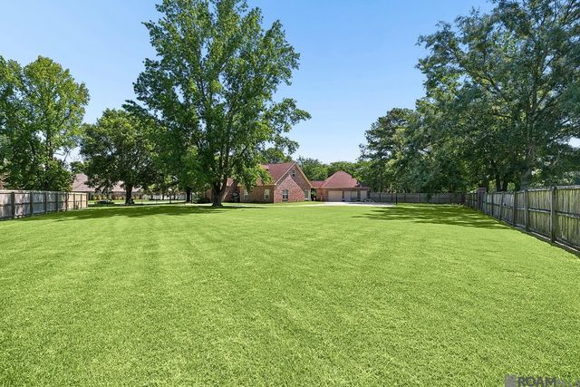 1201 Mills Pointe Dr, Zachary, LA 70791