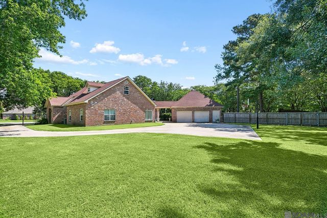 1201 Mills Pointe Dr, Zachary, LA 70791