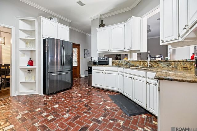 1201 Mills Pointe Dr, Zachary, LA 70791