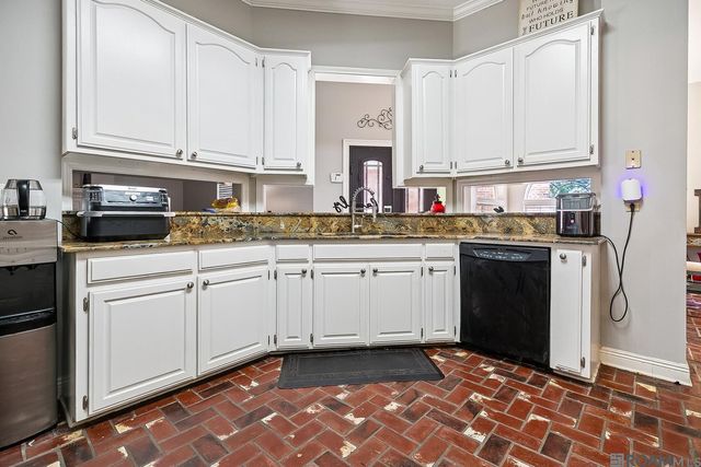 1201 Mills Pointe Dr, Zachary, LA 70791